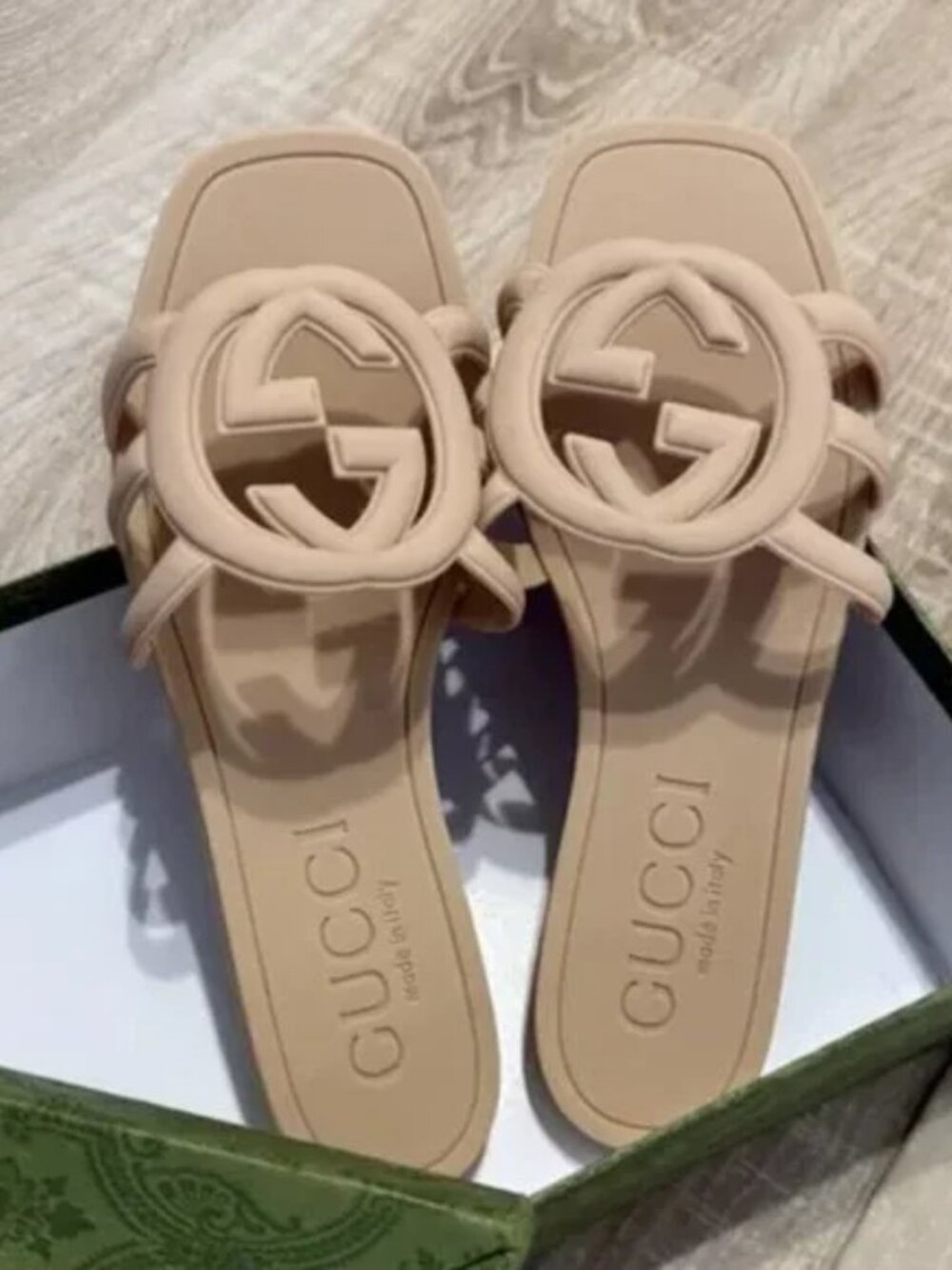 Gucci Women’s Slide sandal with interlocking G size 39